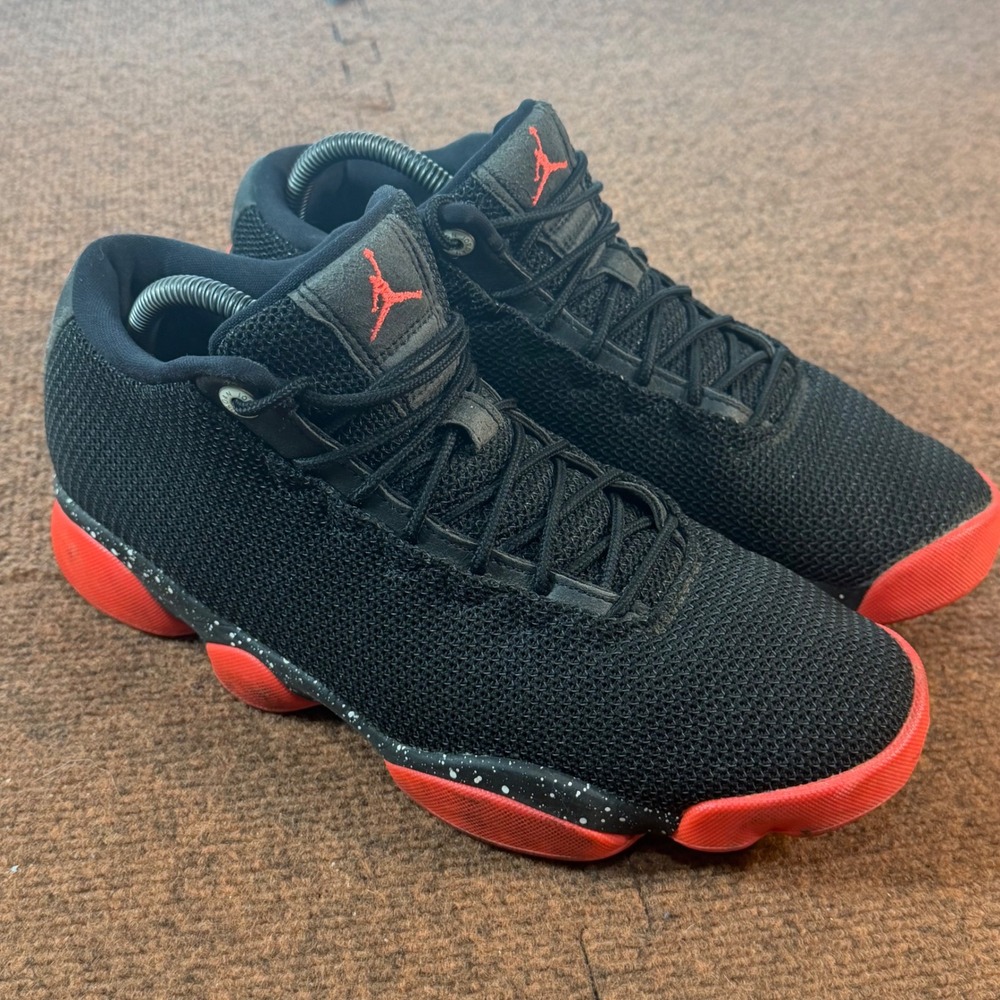 B+ Jordan Horizon Low Bred Black Gym Red Speckled 845098-060 Mens 9.5 Sneakers